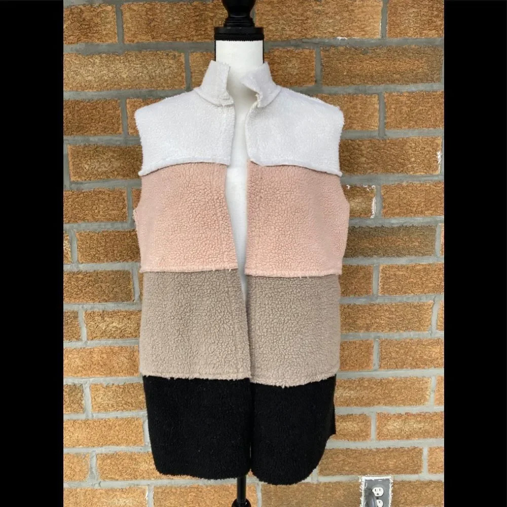 Leuname mar Faux Shearling Contrast Vest medium